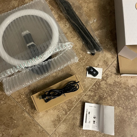 New in box 12” Ring light set with 62” tripod stand - Picture 12 of 13